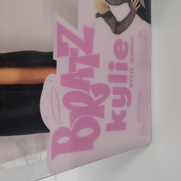 Bratz 2023 Celebrity Kylie Jenner Night Time Designer Edition - Picture 3 of 12